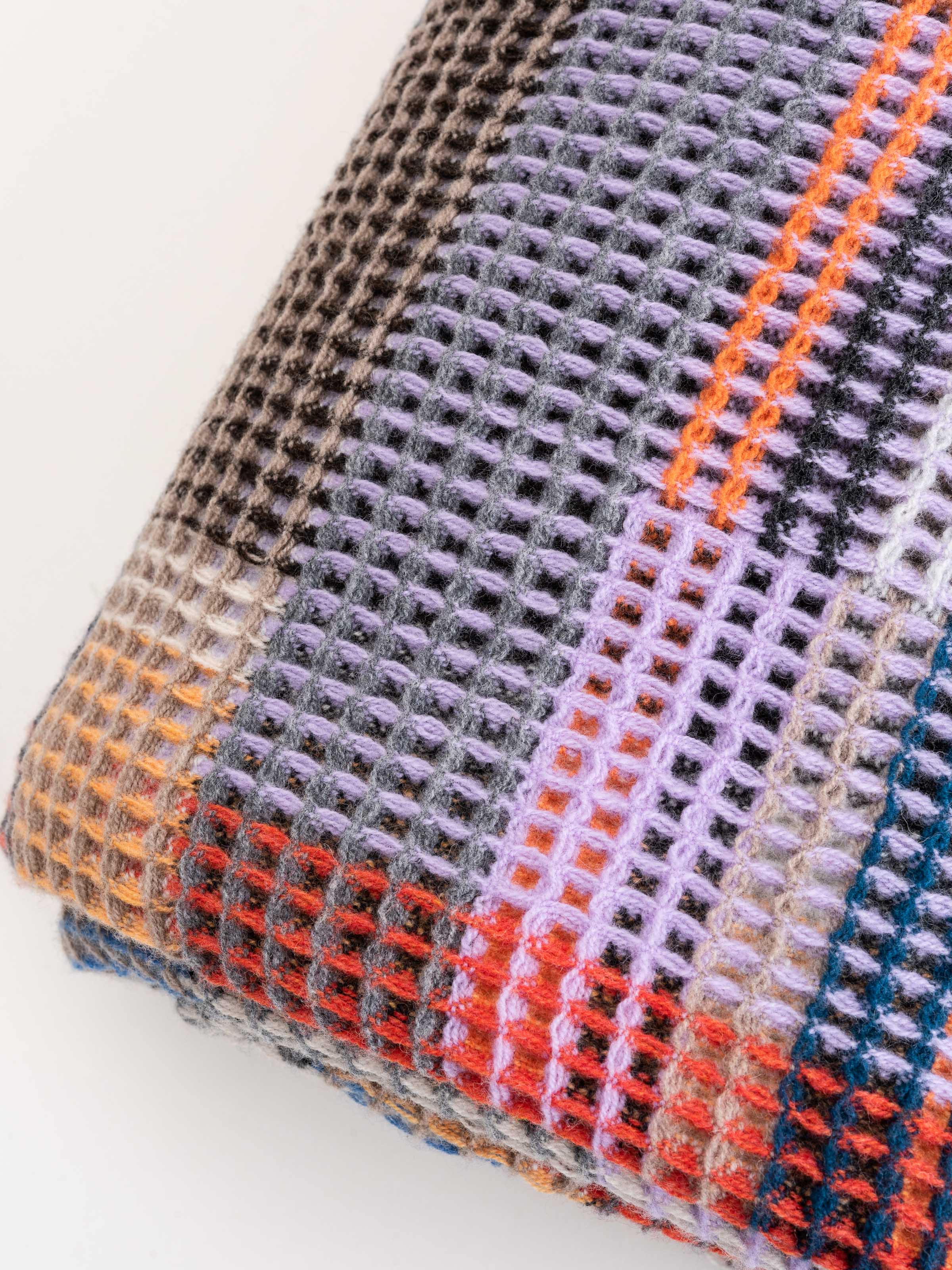brunel large lambswool honeycomb throw - Image 4