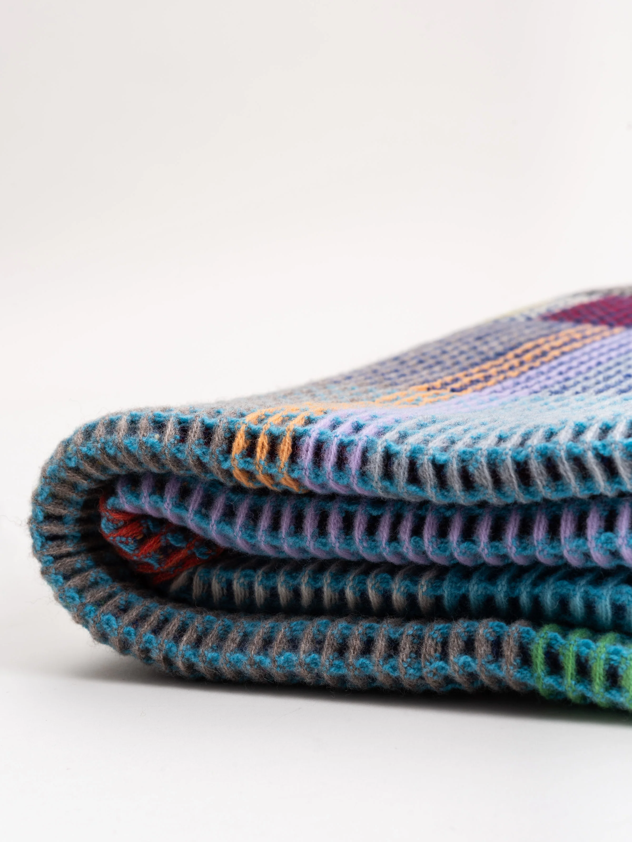 perkin small lambswool honeycomb throw - Image 2