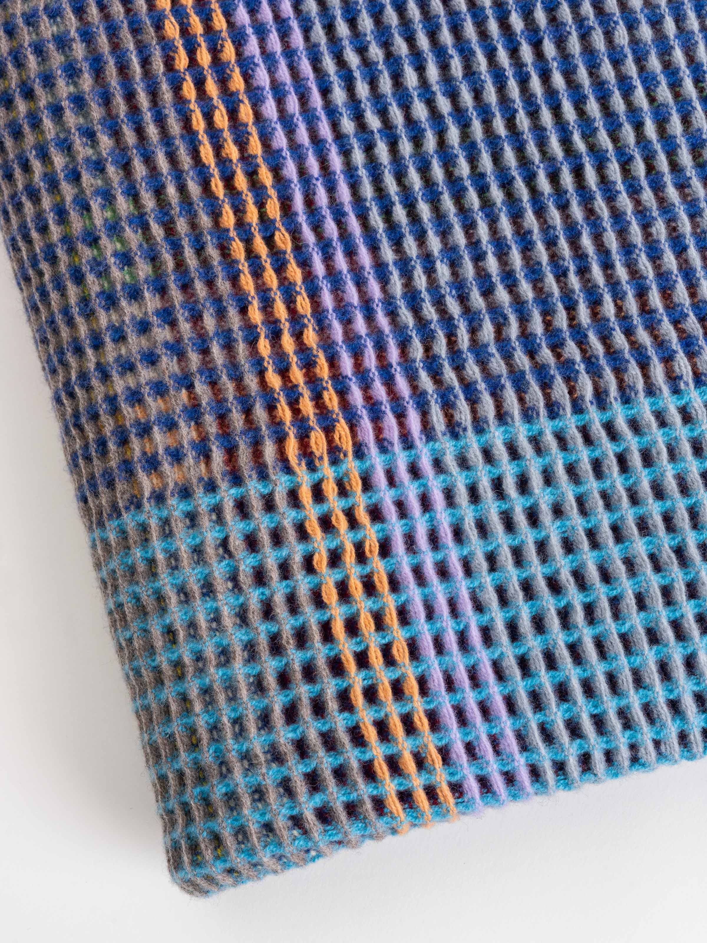 perkin small lambswool honeycomb throw - Image 4
