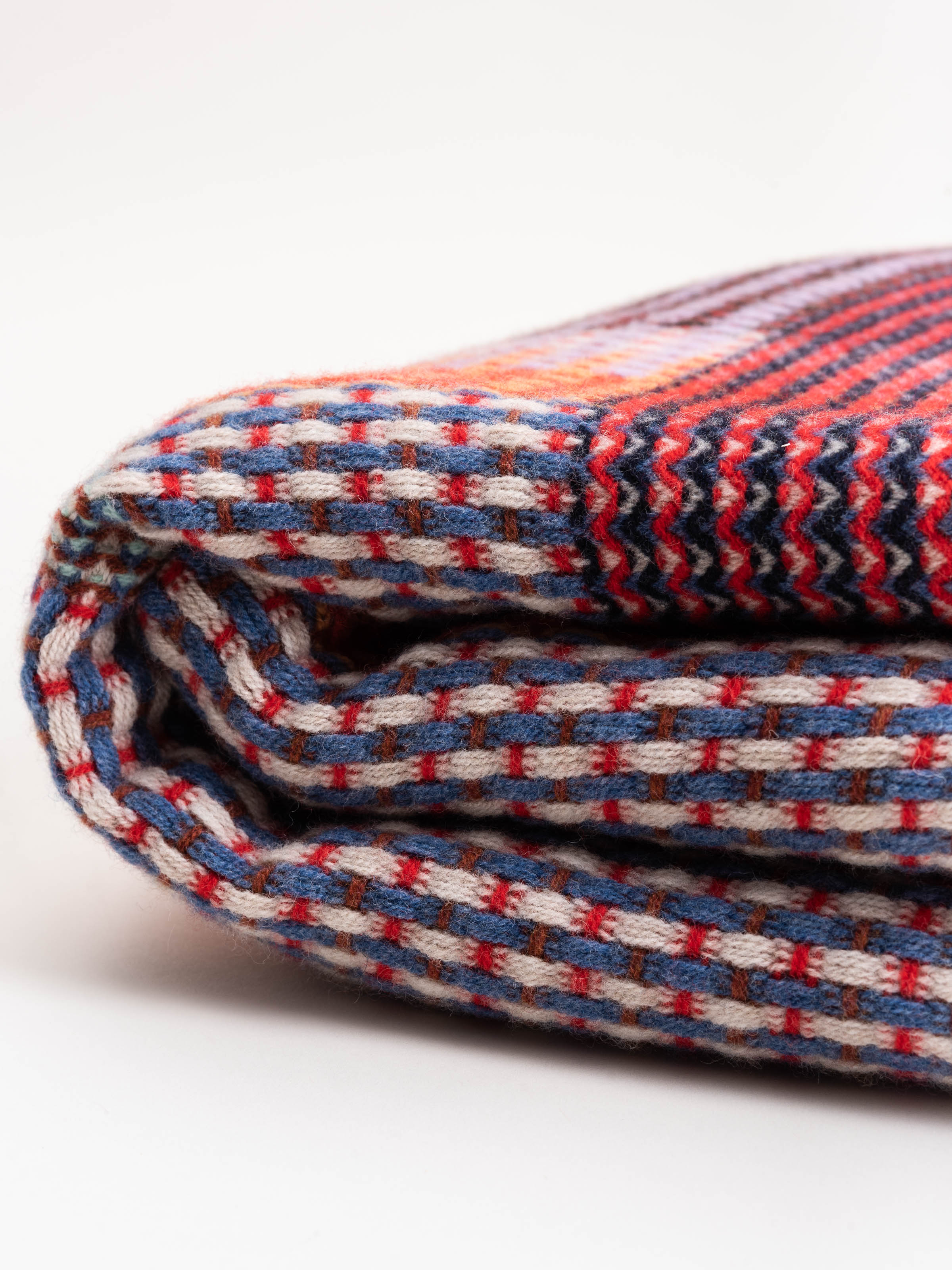 virginia large lambswool honeycomb throw - Image 2