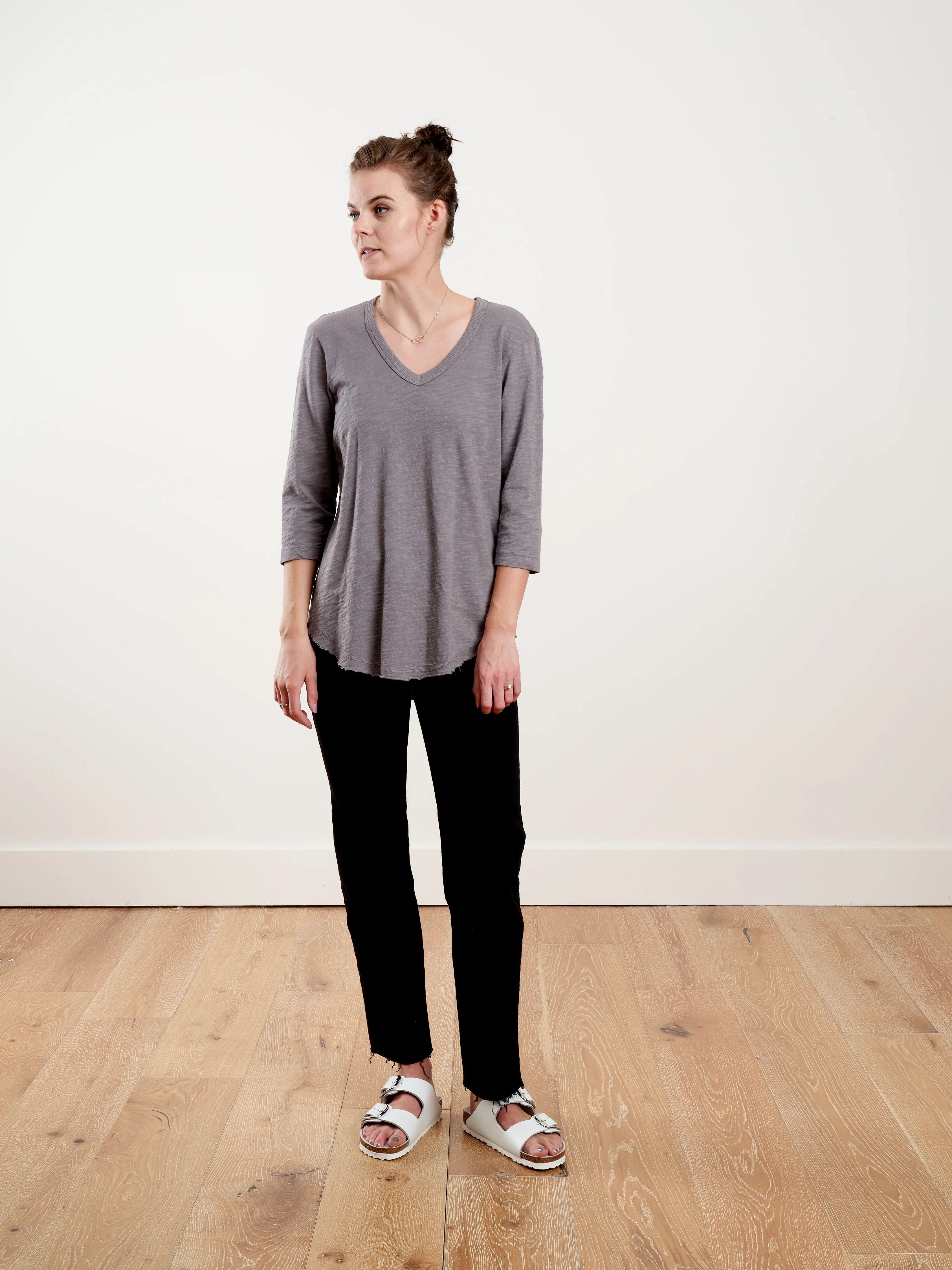 3/4 slv vneck raw hem shirttail - asphalt - Image 2