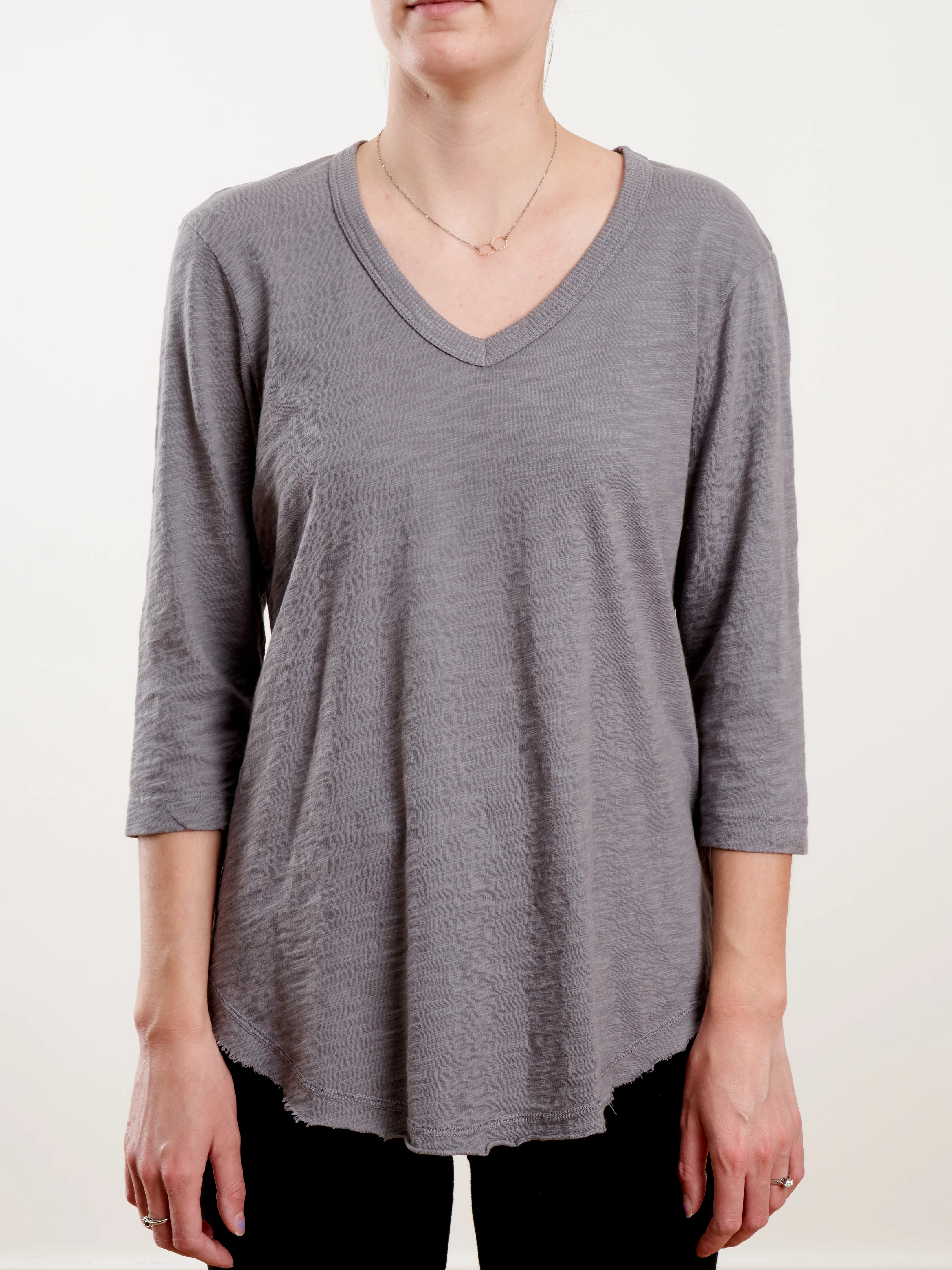 3/4 slv vneck raw hem shirttail - asphalt - Image 3
