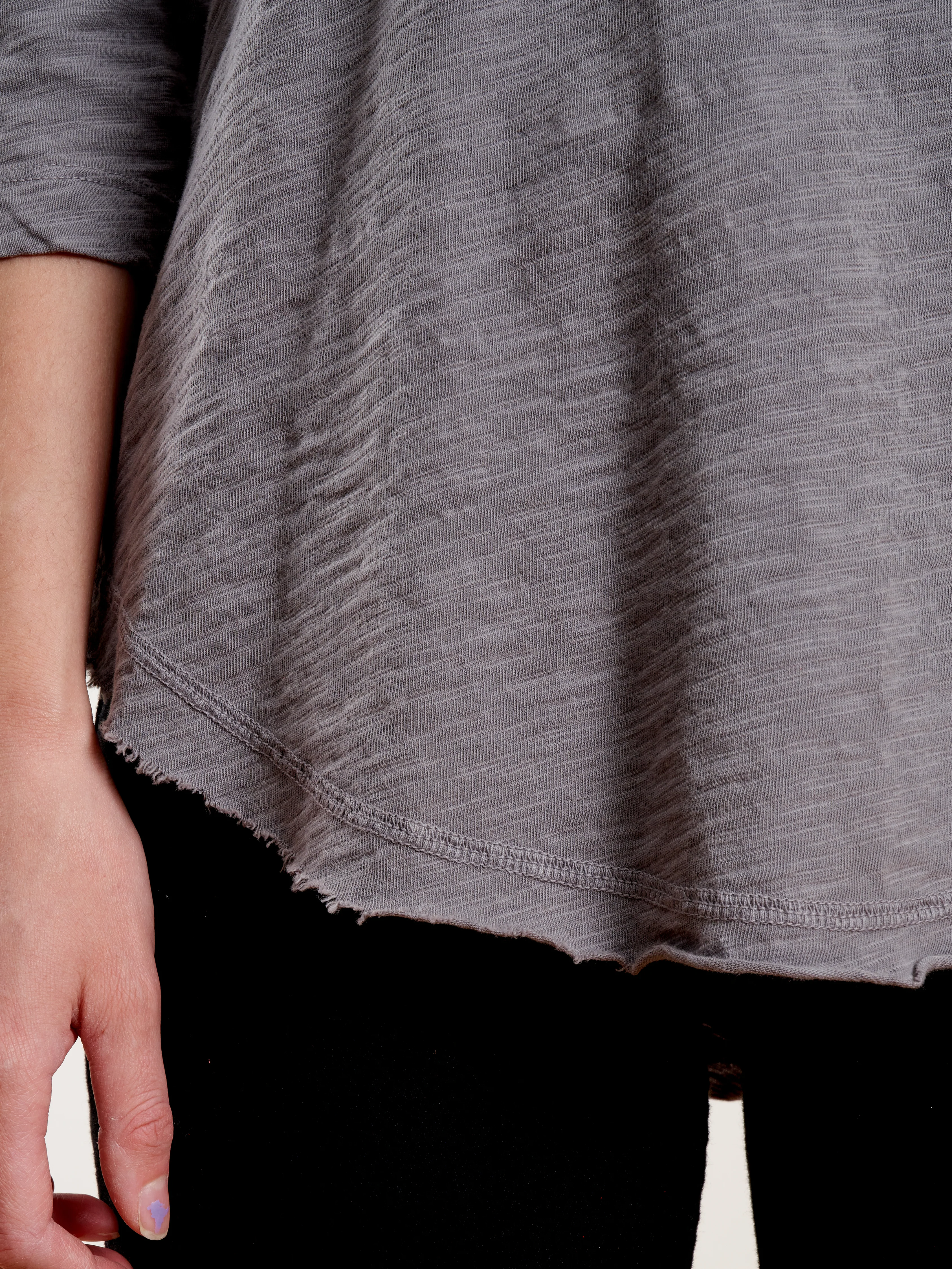 3/4 slv vneck raw hem shirttail - asphalt - Image 6