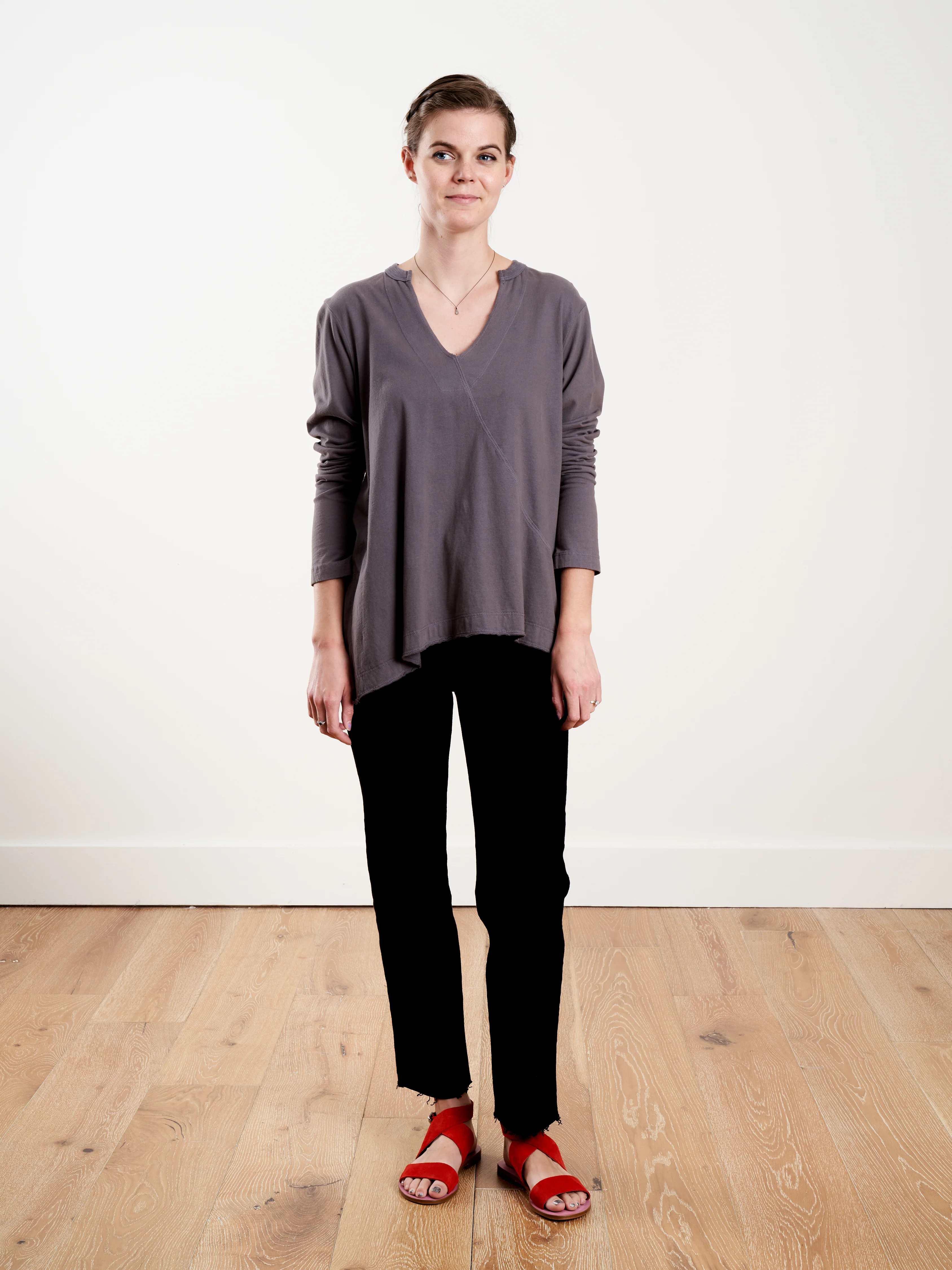 l/s split neck shift hem tee - cinder - Image 2