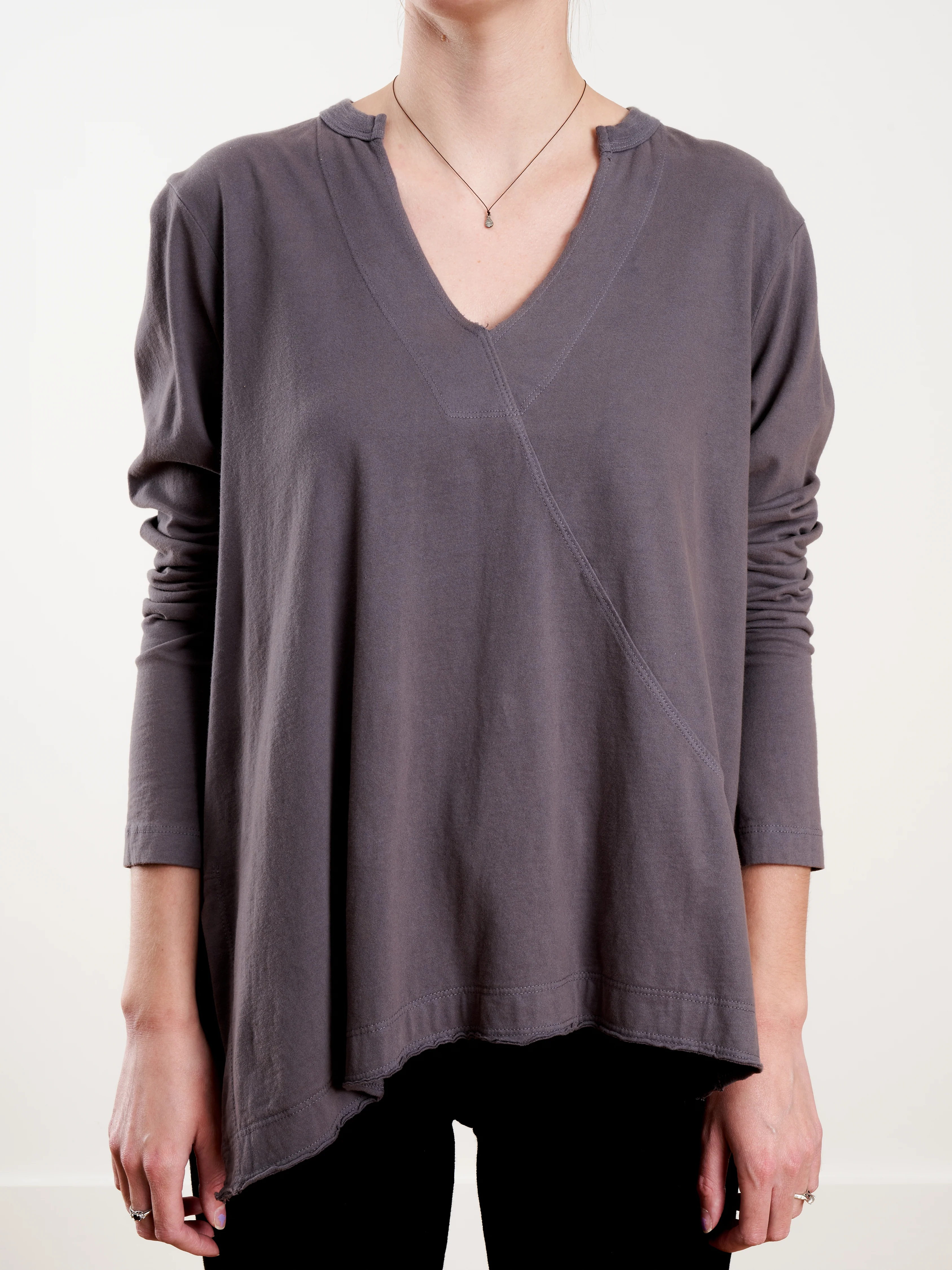 l/s split neck shift hem tee - cinder - Image 3