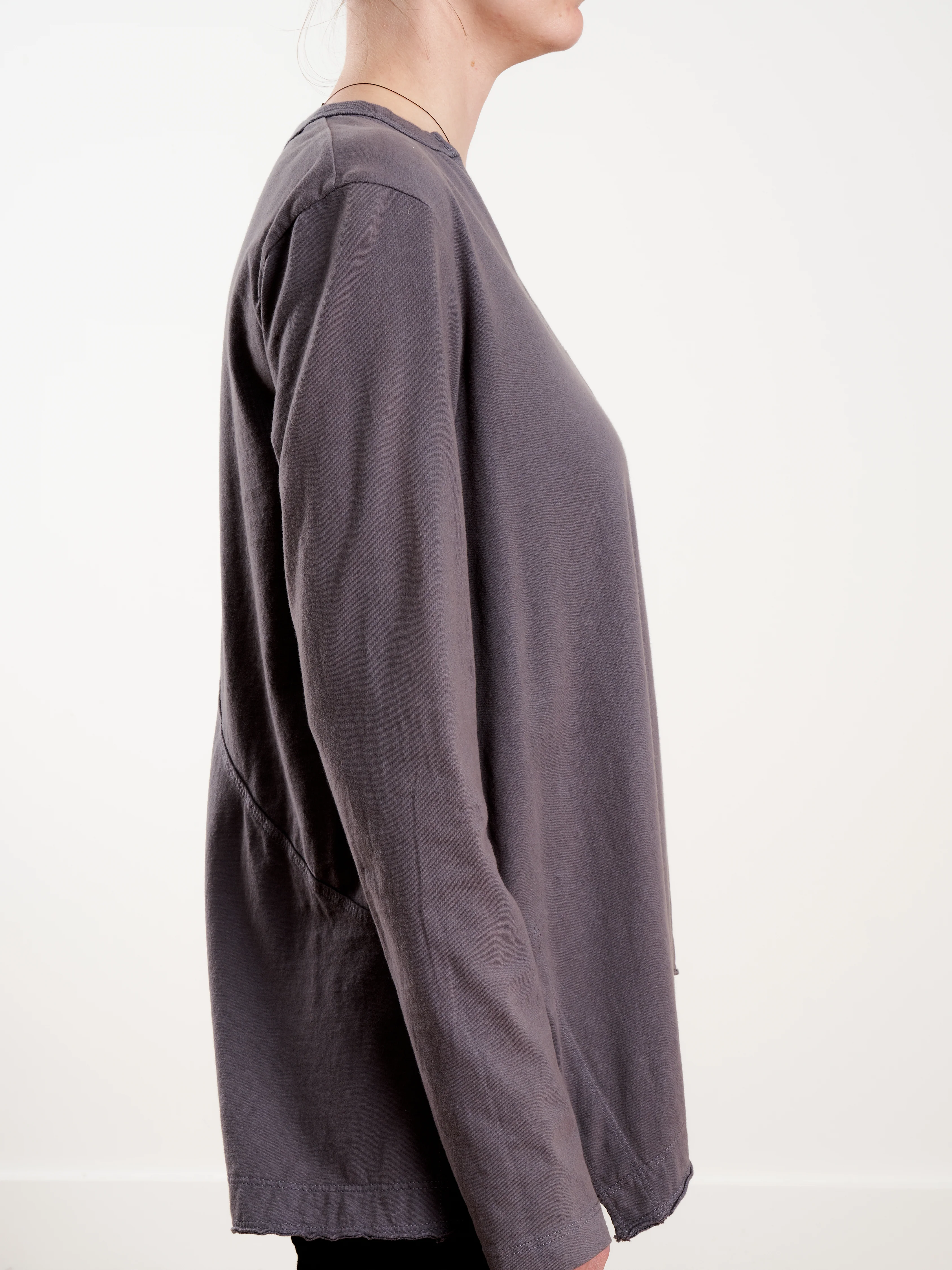 l/s split neck shift hem tee - cinder - Image 4
