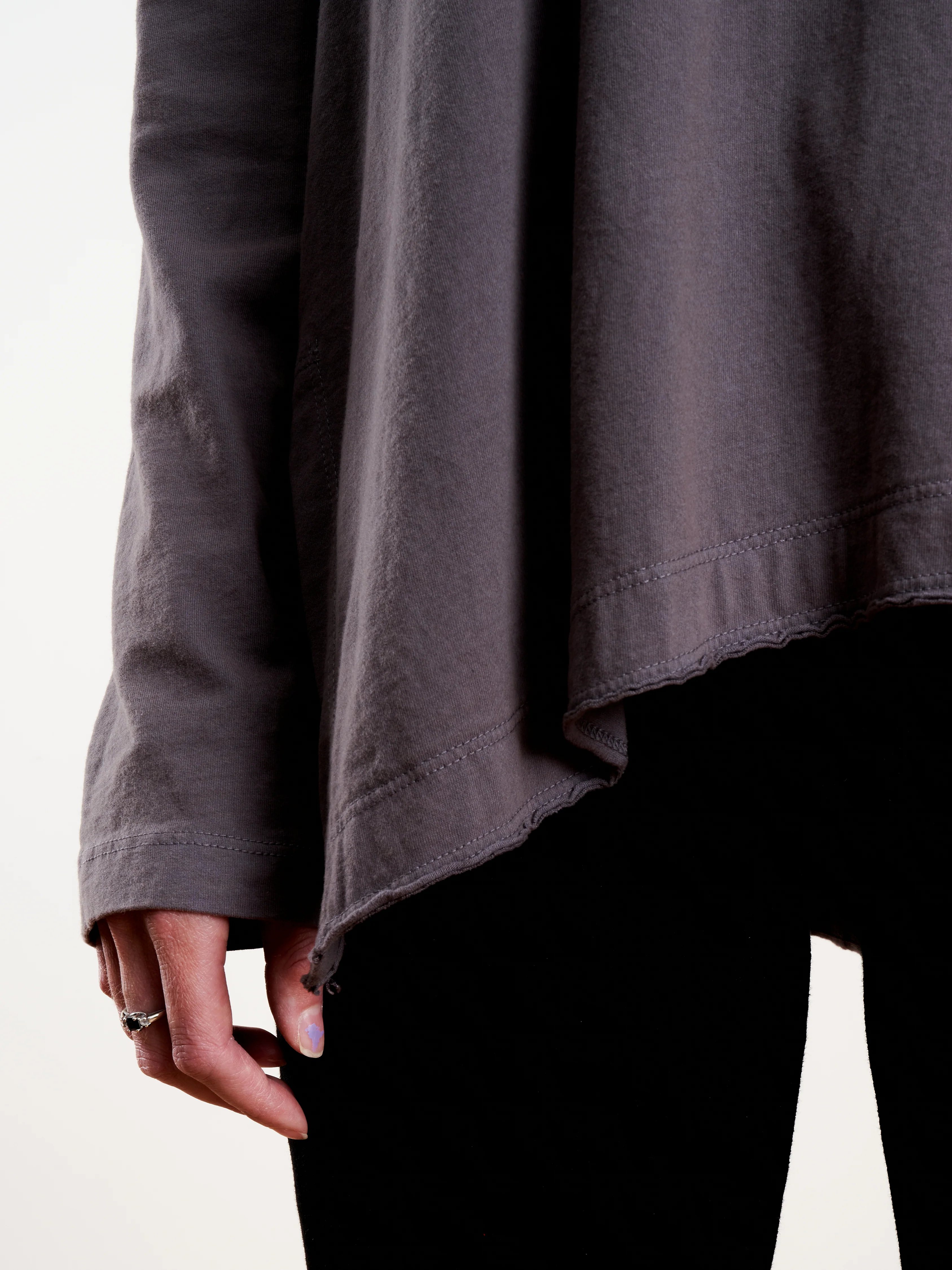 l/s split neck shift hem tee - cinder - Image 6