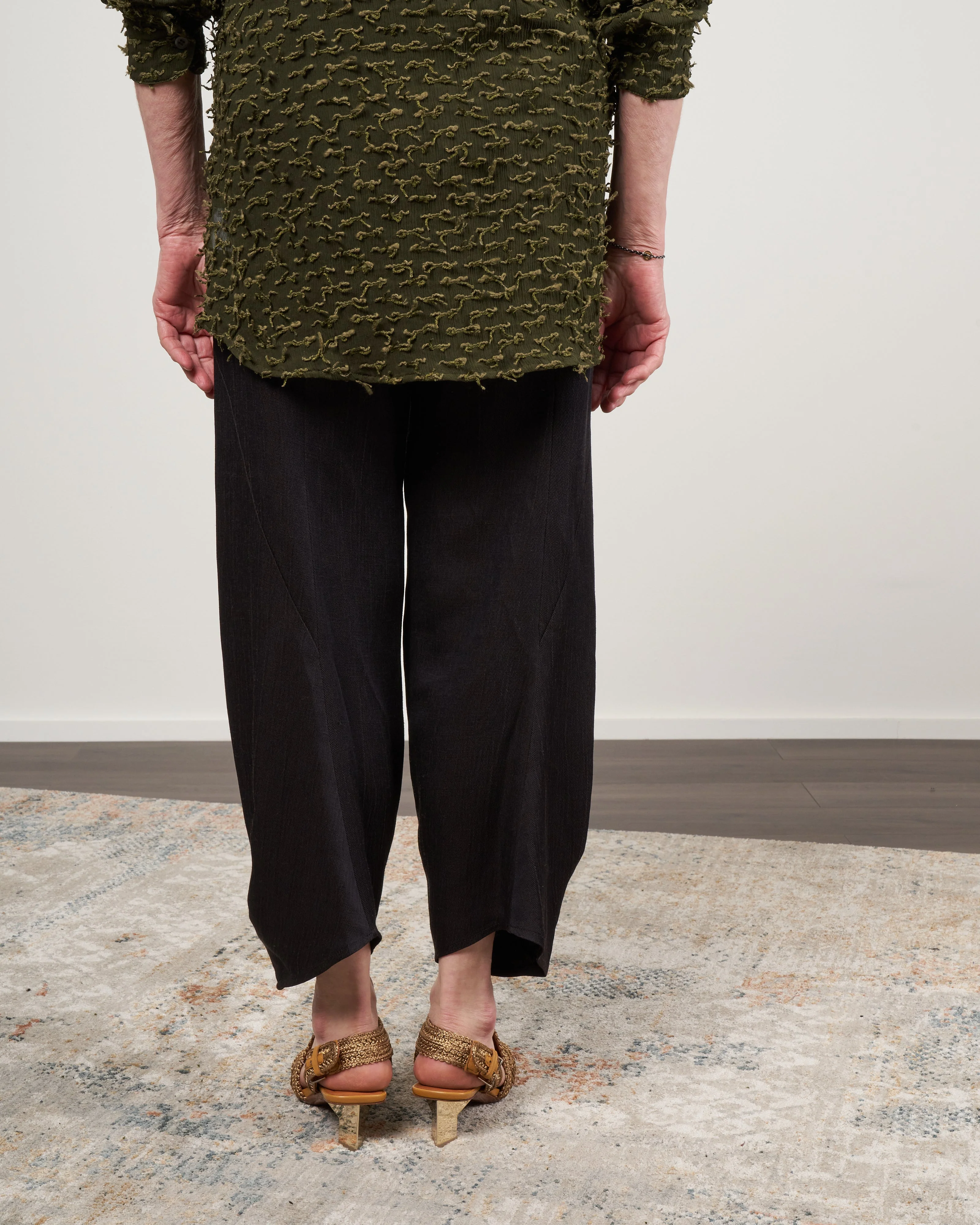 cropped akeo pant - black linen drape - Image 4