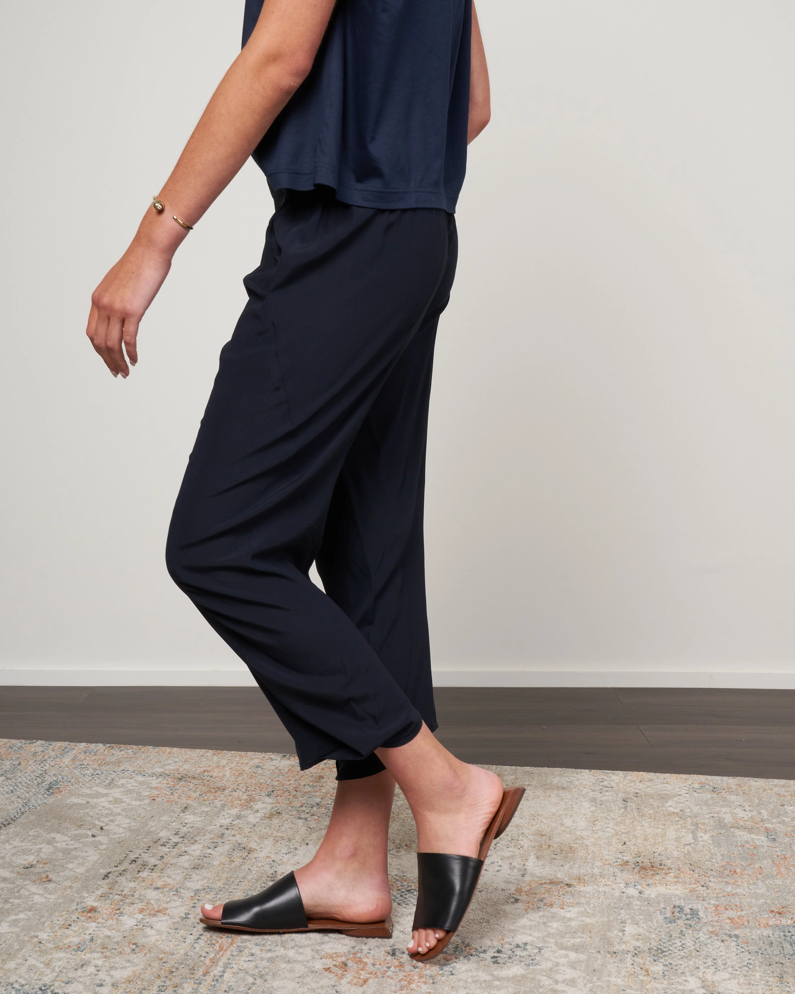 cropped akeo pant silk charmeuse - ink jet - Image 3