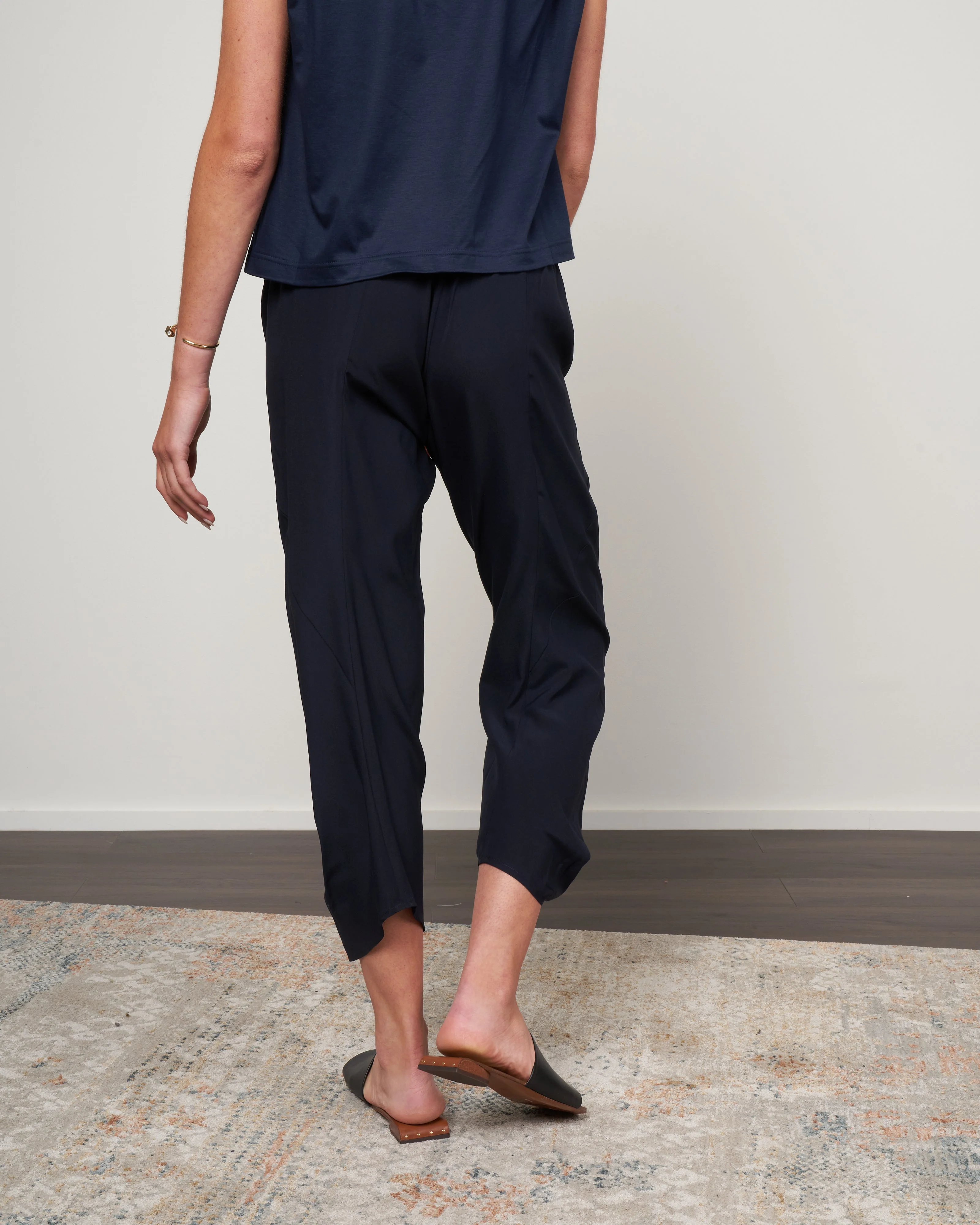 cropped akeo pant silk charmeuse - ink jet - Image 4