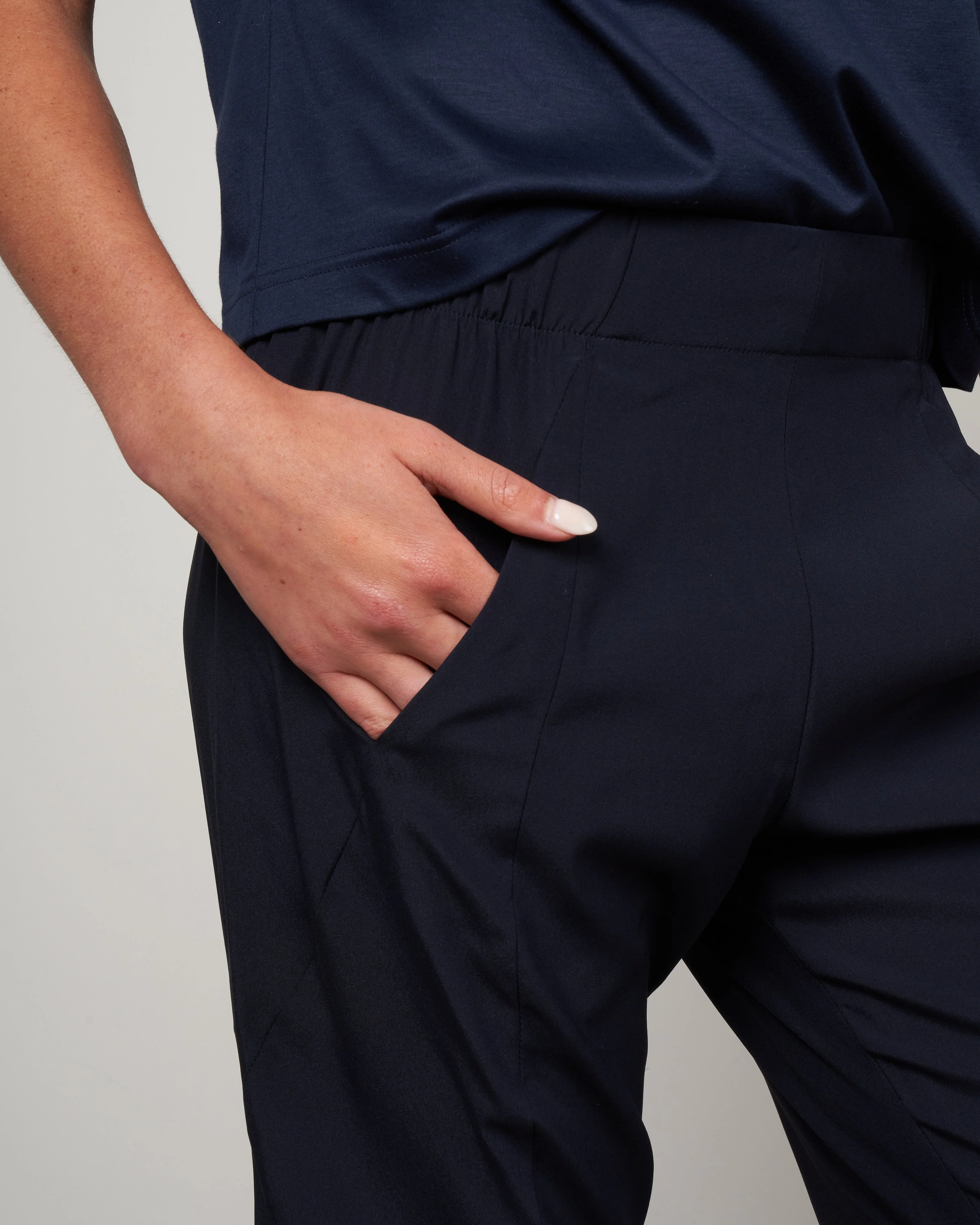 cropped akeo pant silk charmeuse - ink jet - Image 5
