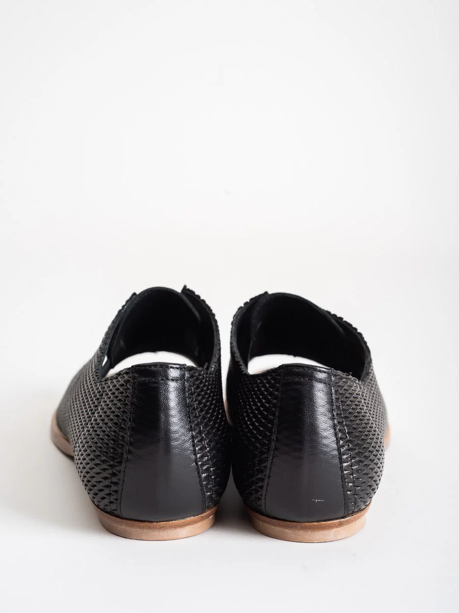 flo embossed mesh flat - Image 3