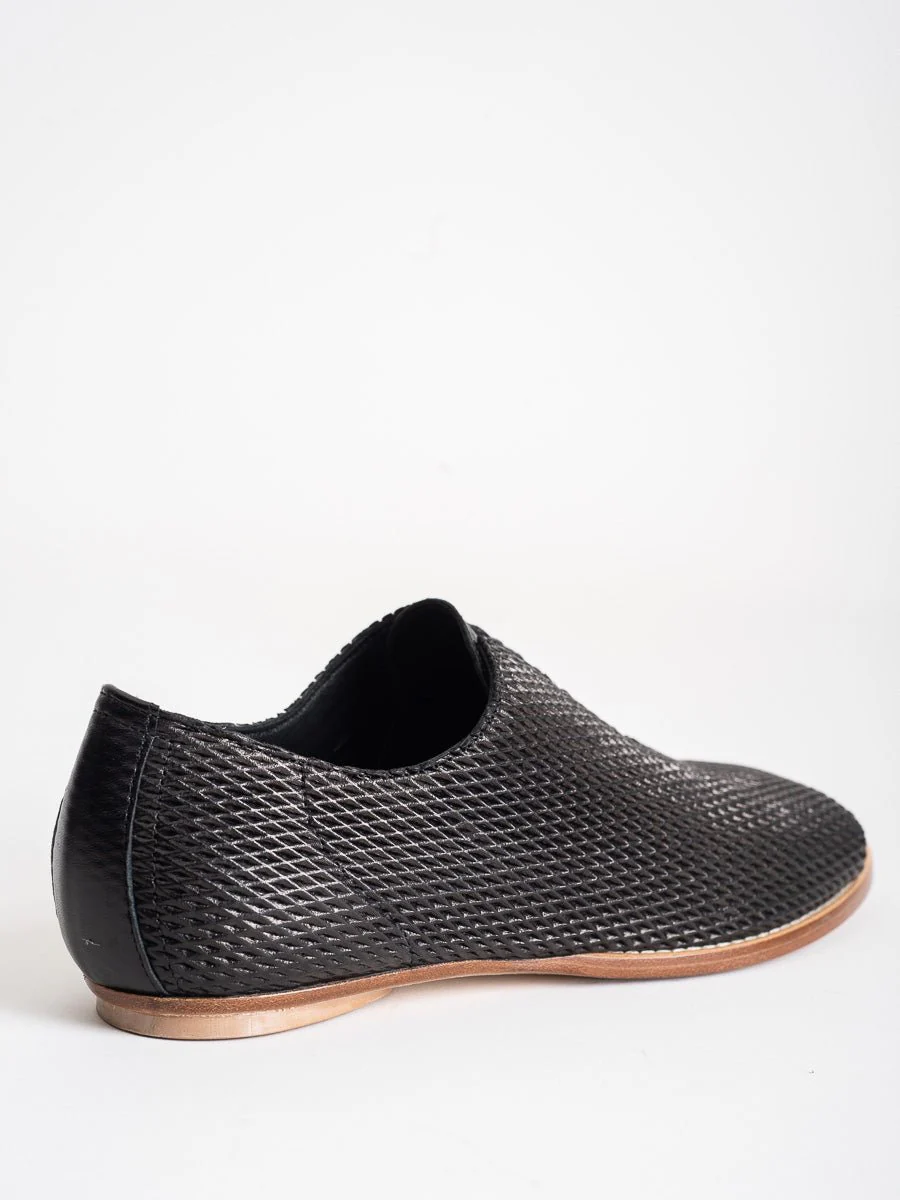 flo embossed mesh flat - Image 4