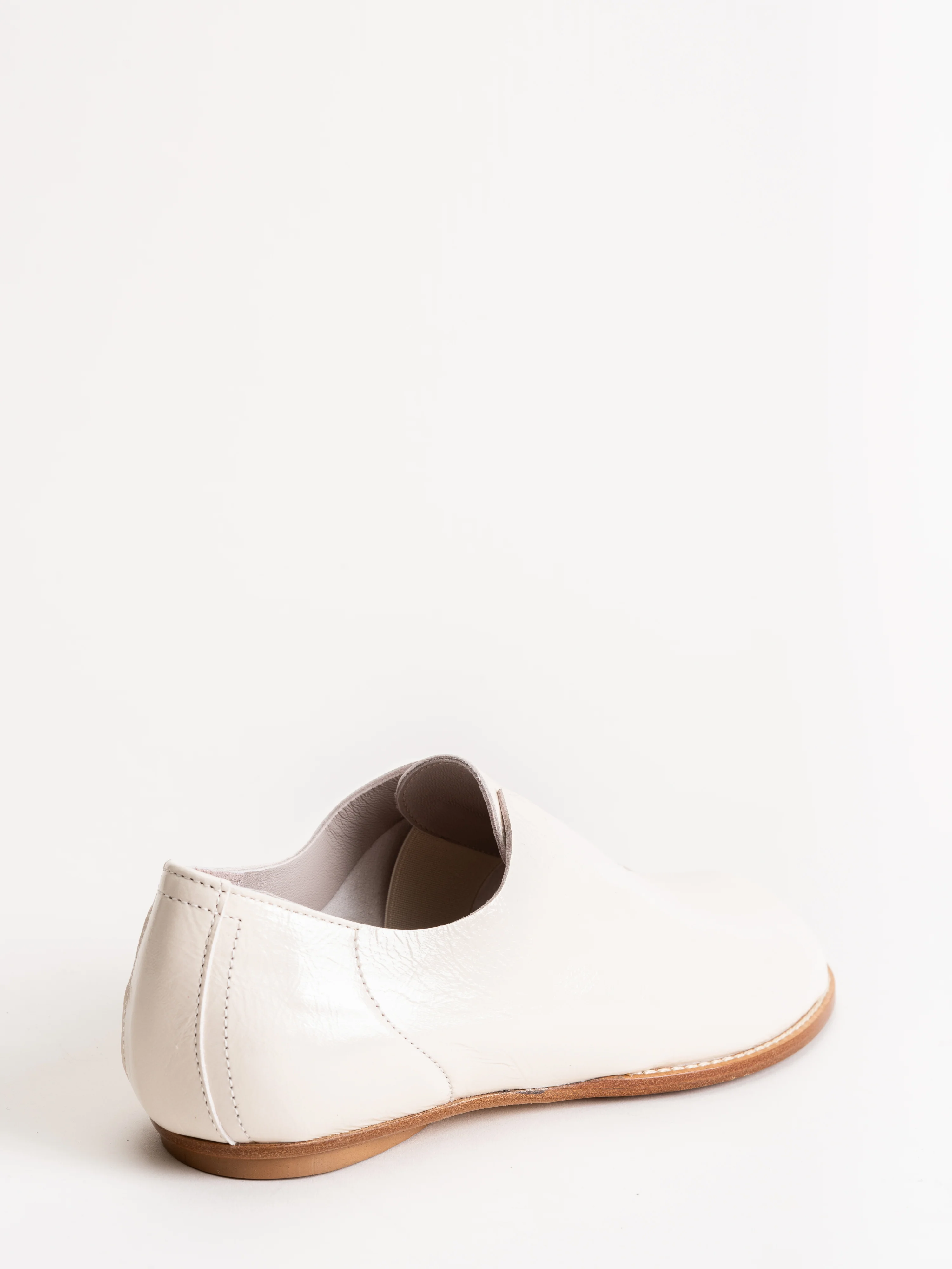 flo flat - greige crinkle patent - Image 3