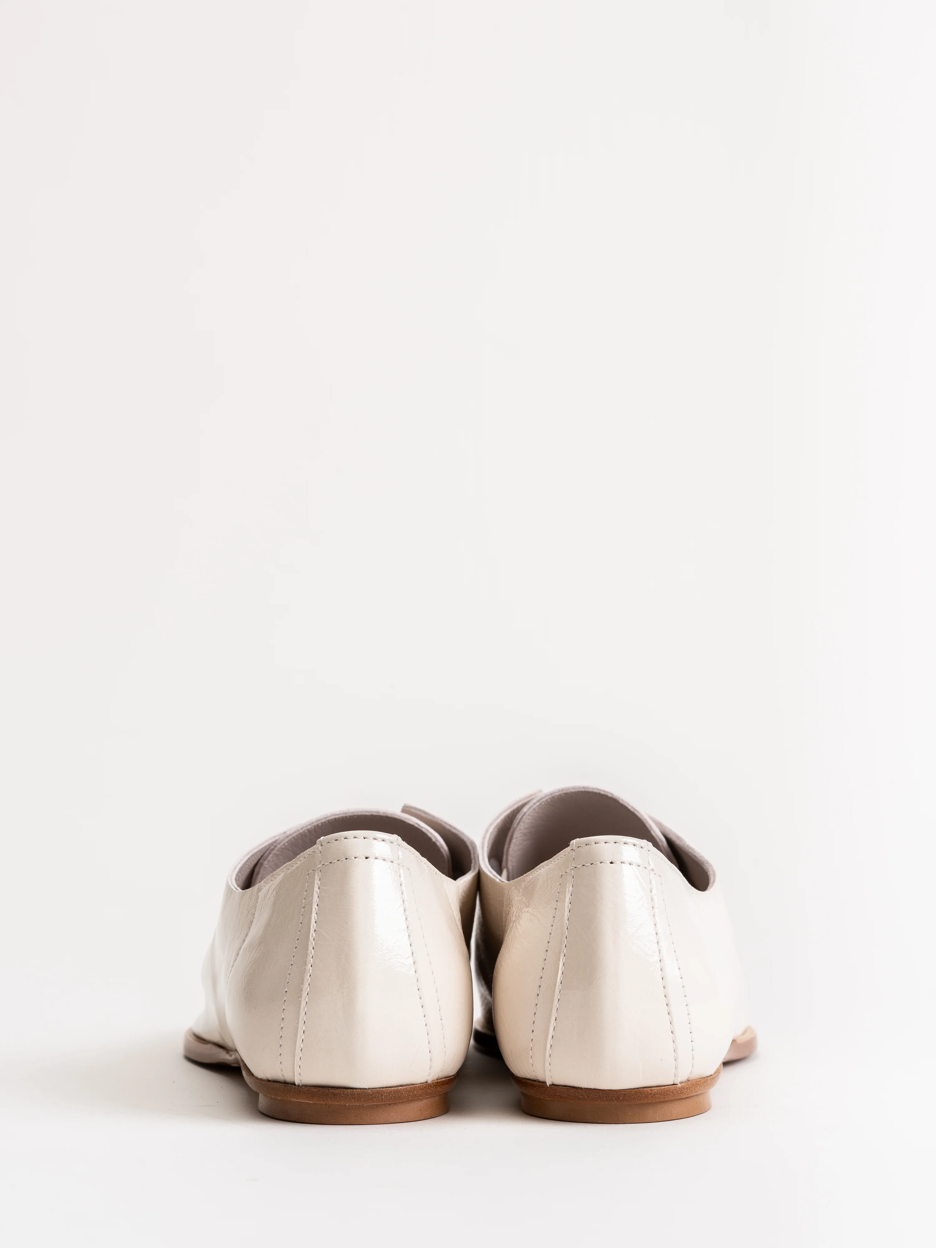 flo flat - greige crinkle patent - Image 5