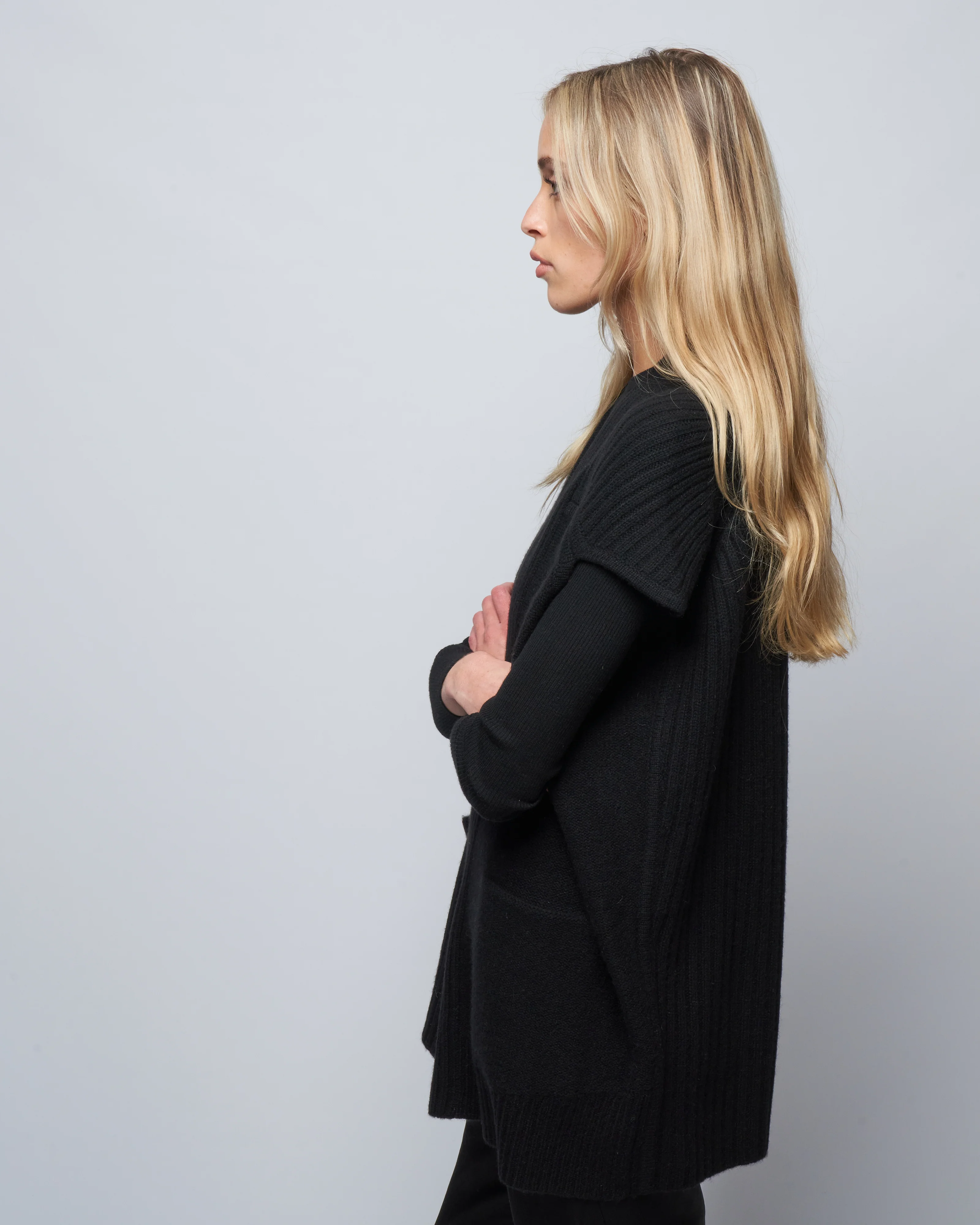 nian shrug- cashmere - black - Image 3