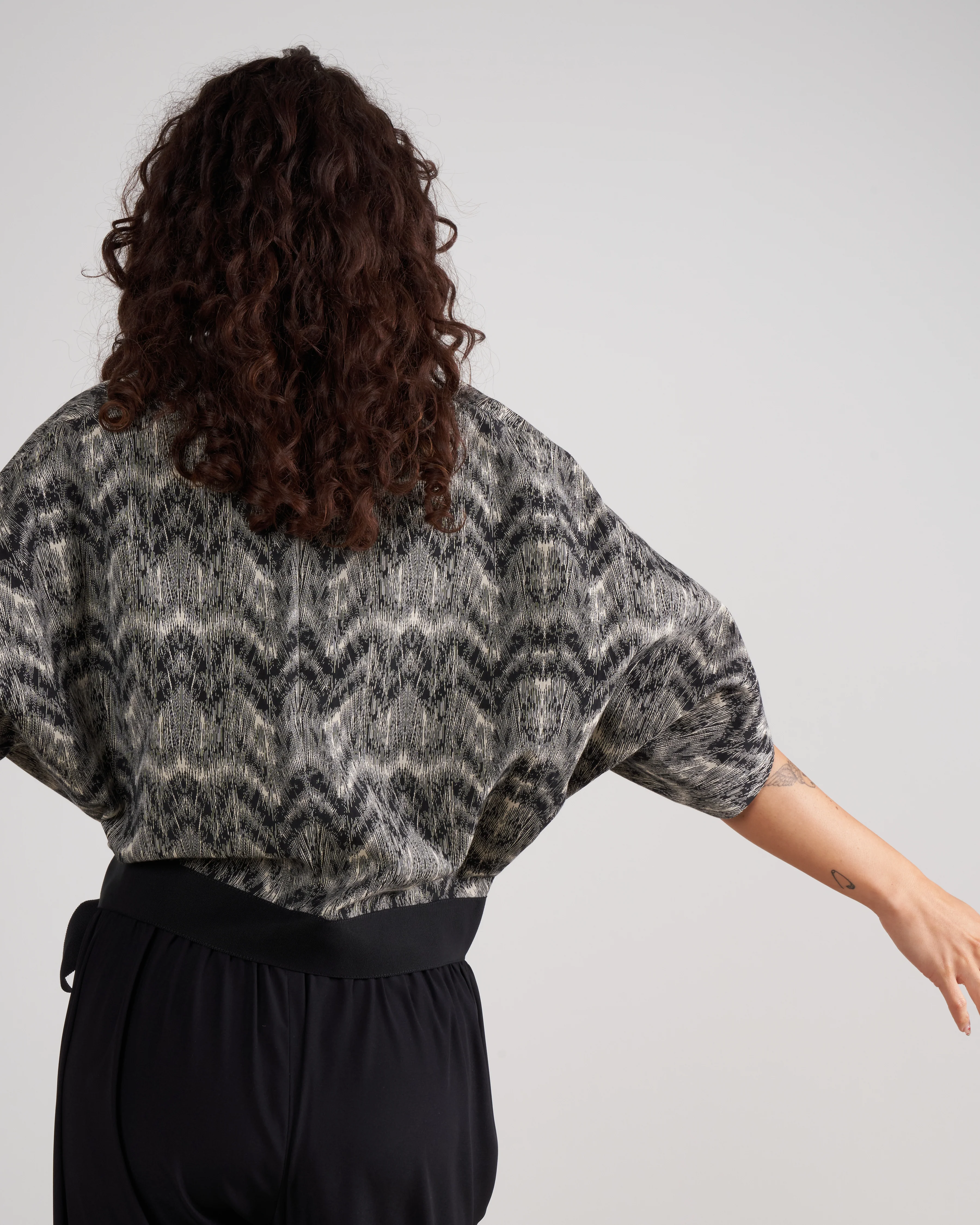 wrap aki shrug - cotton feather jacquard - Image 4