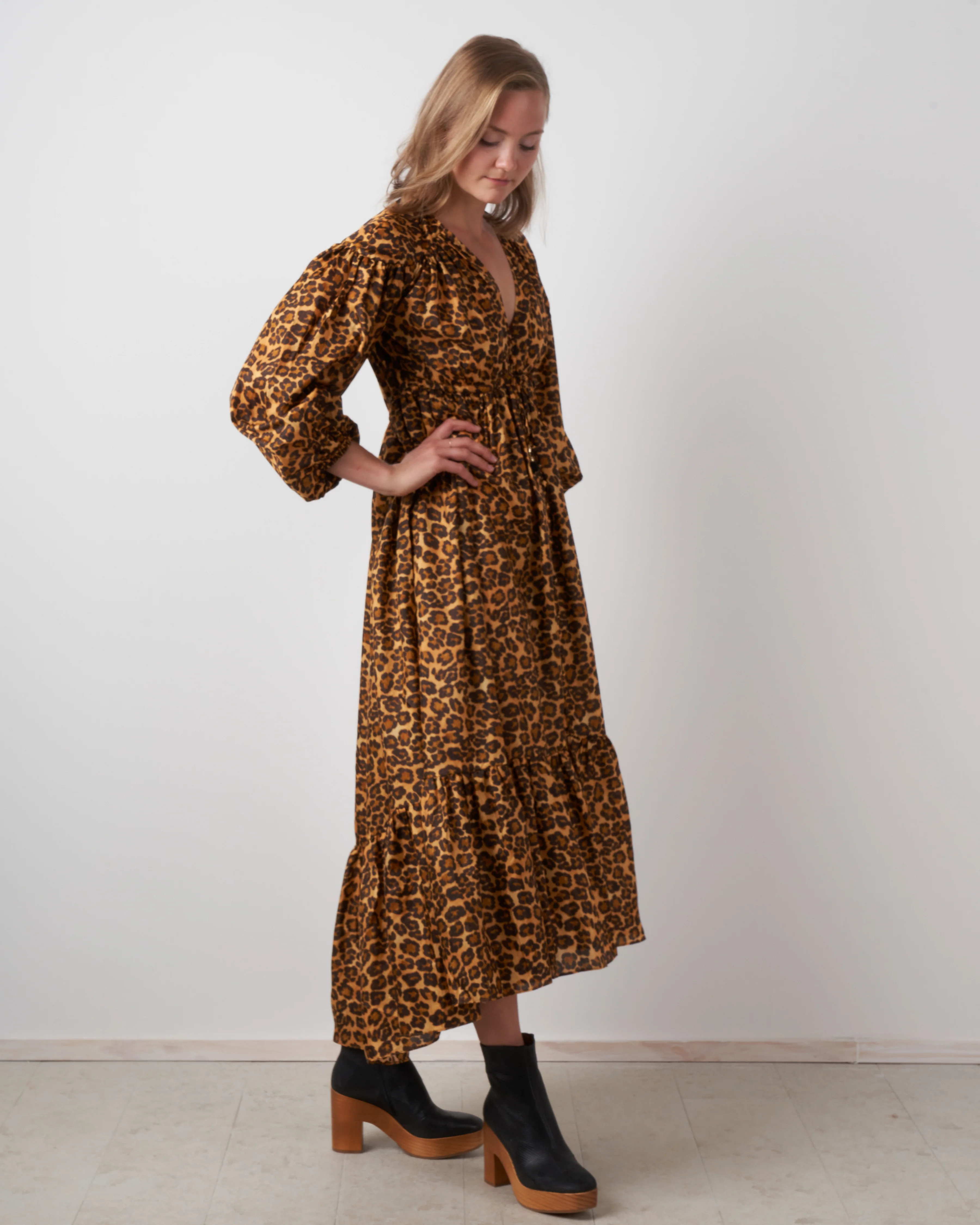 amelie draw long dress - leopard - Image 4