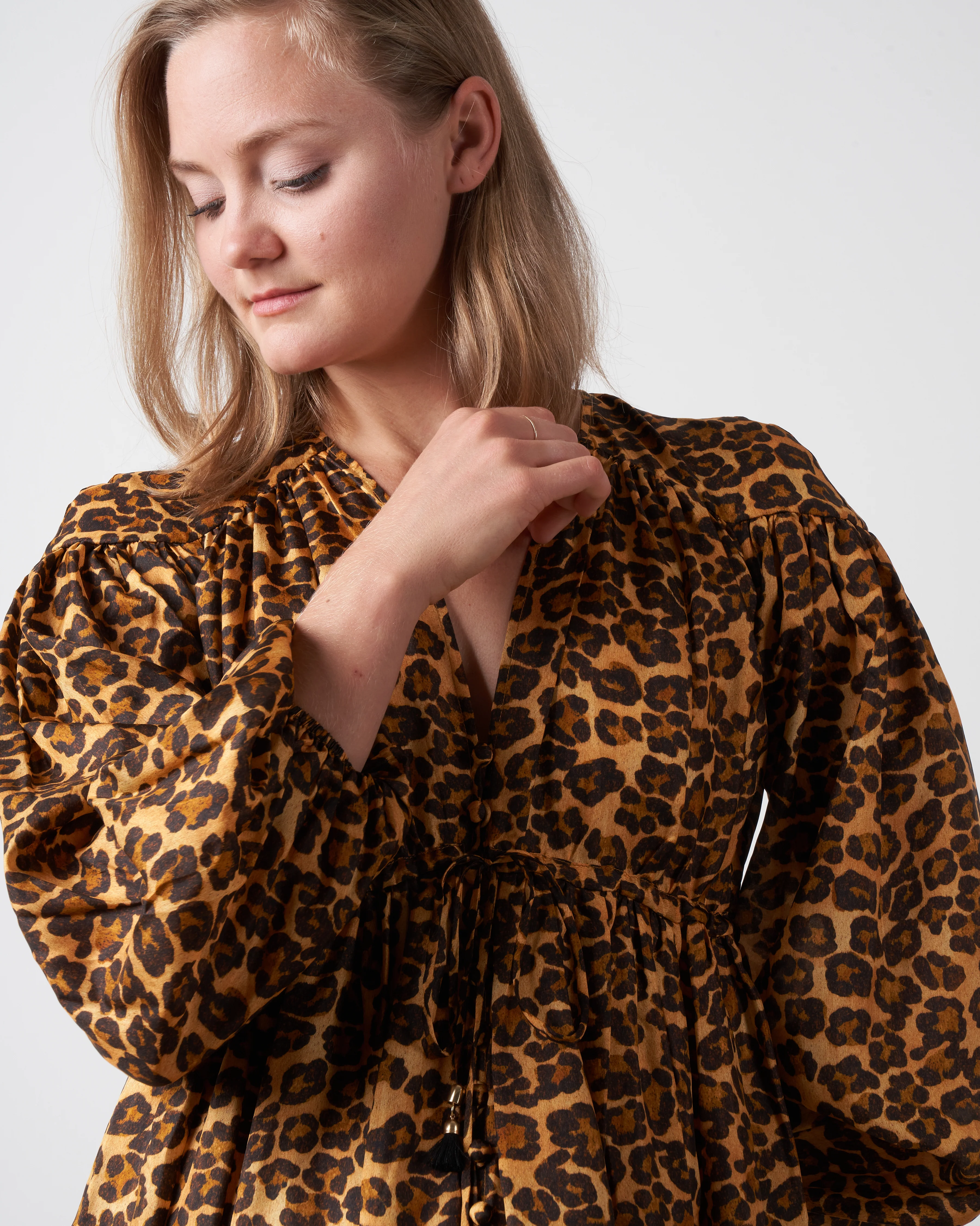 amelie draw long dress - leopard - Image 5