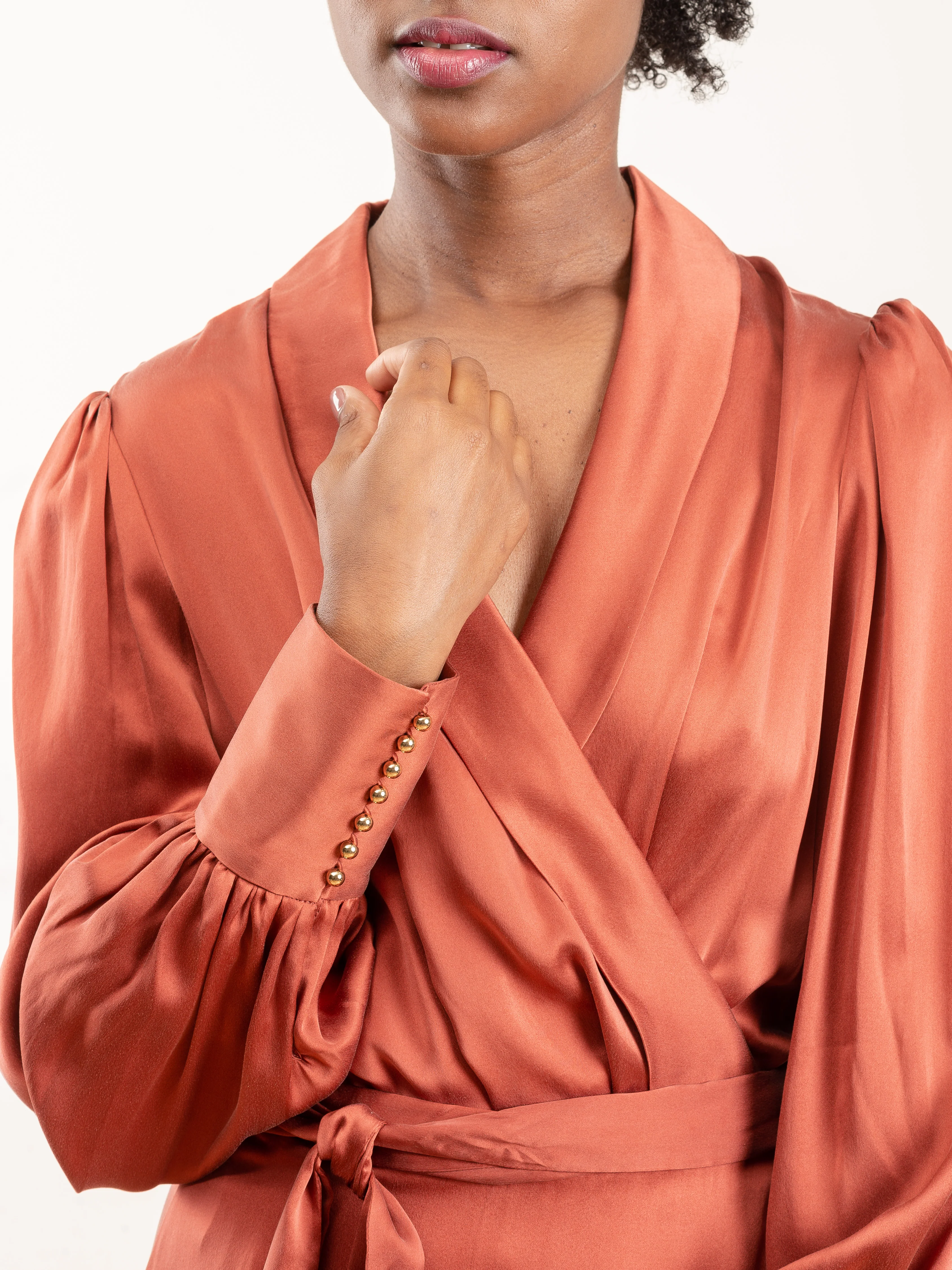 espionage silk wrap midi - rouge - Image 5