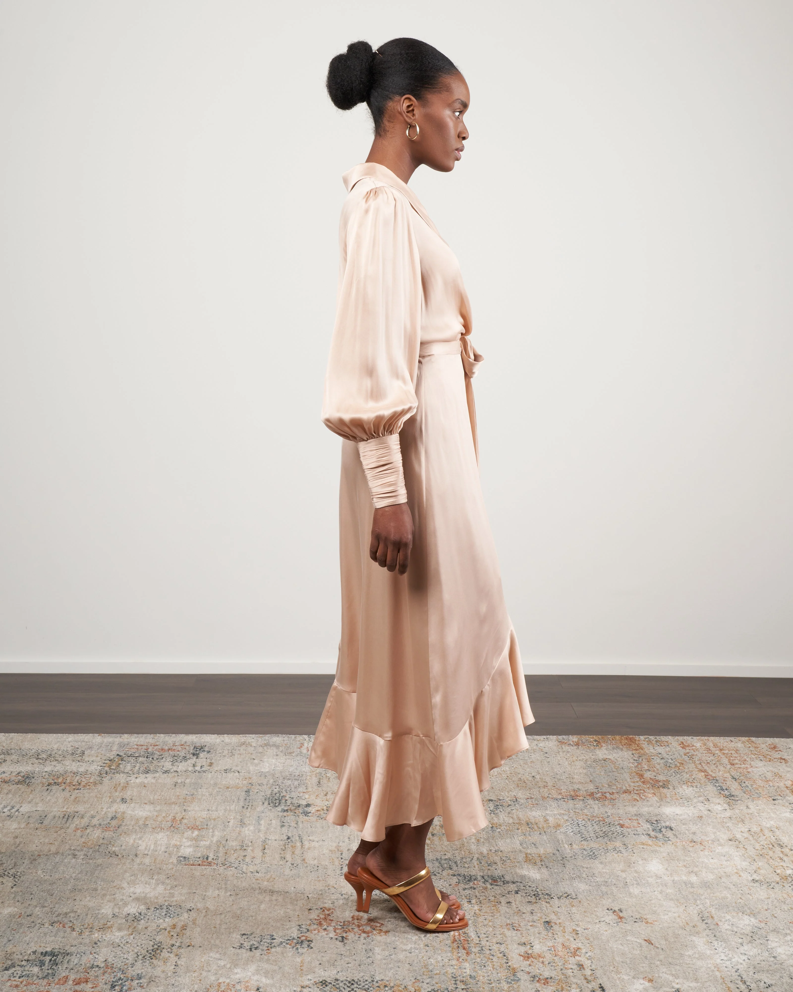 silk wrap midi dress - crème - Image 2