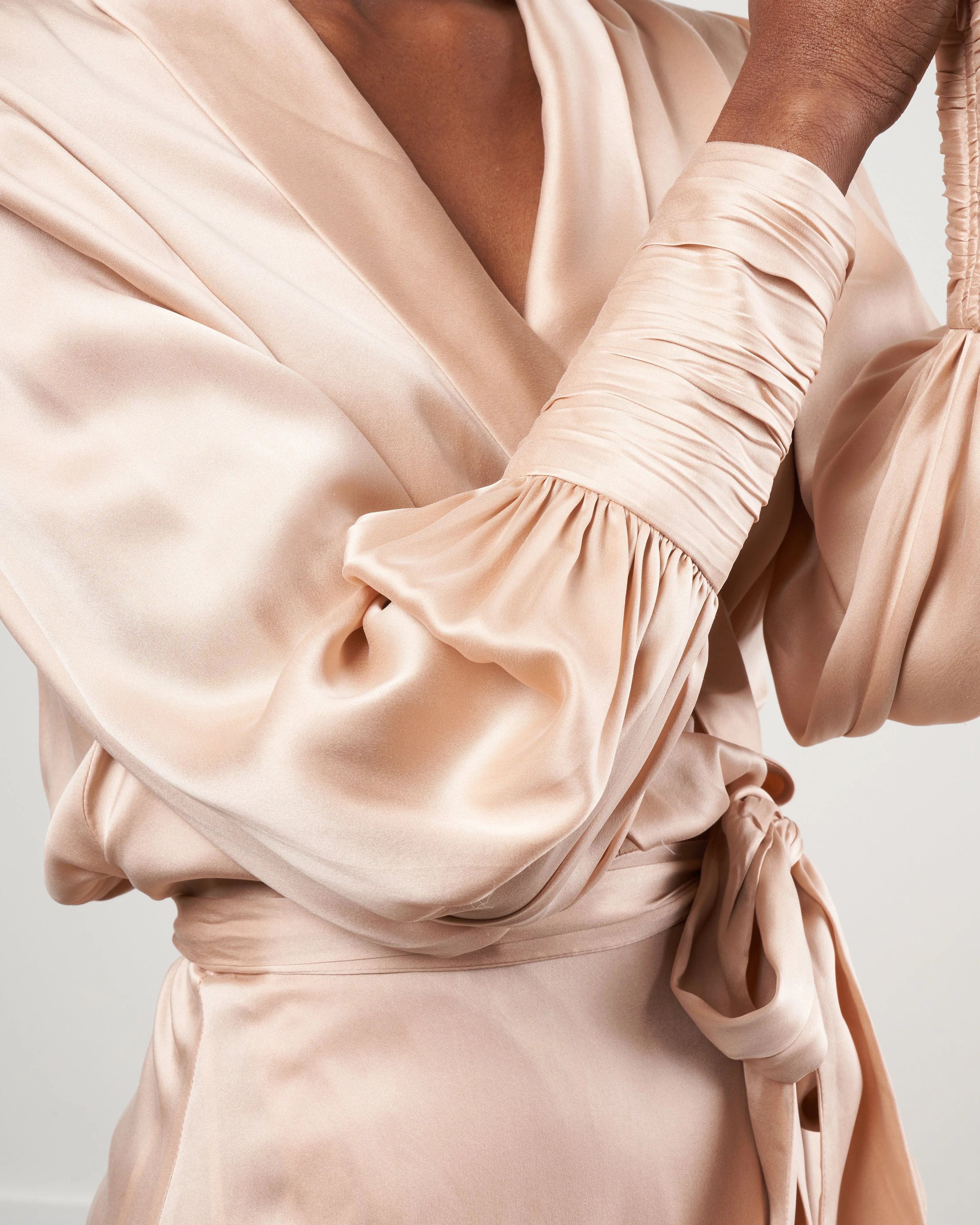silk wrap midi dress - crème - Image 4
